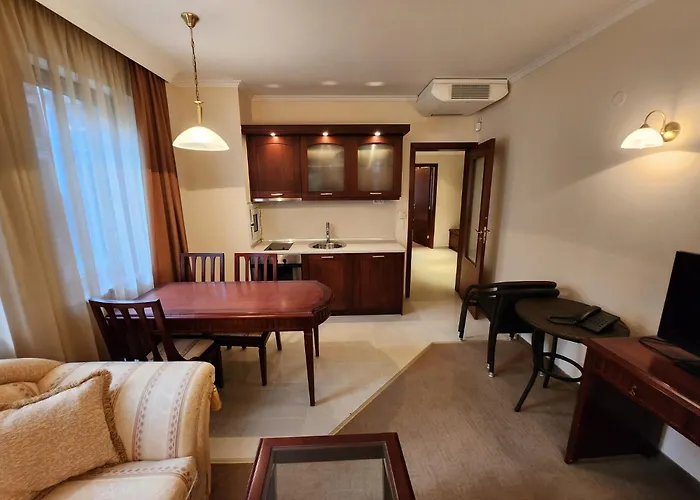 Luxury Downtown - 150m Lift Gondola